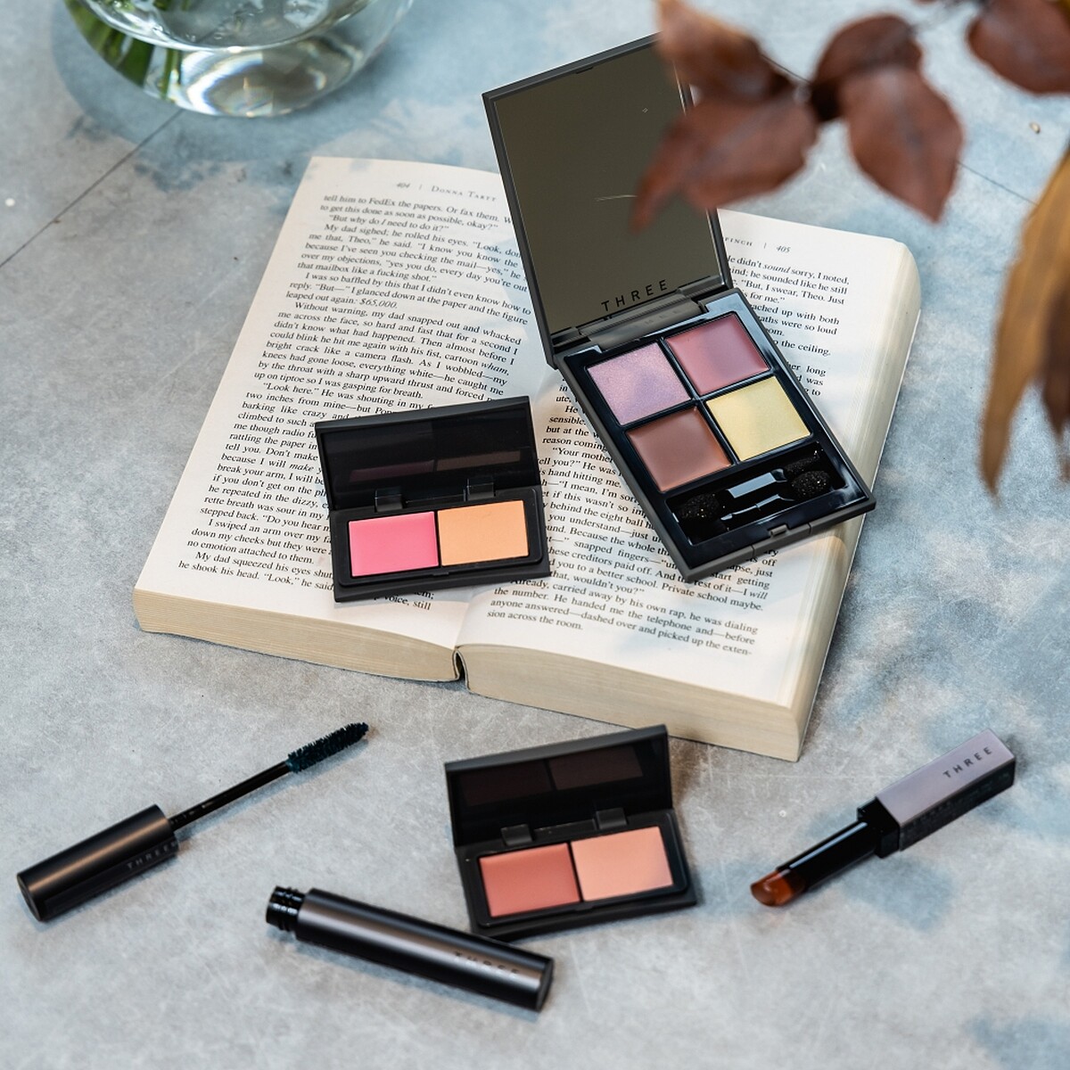 THREE 2022春季彩妝-I TALK TO THE WIND當自由之風揚起。