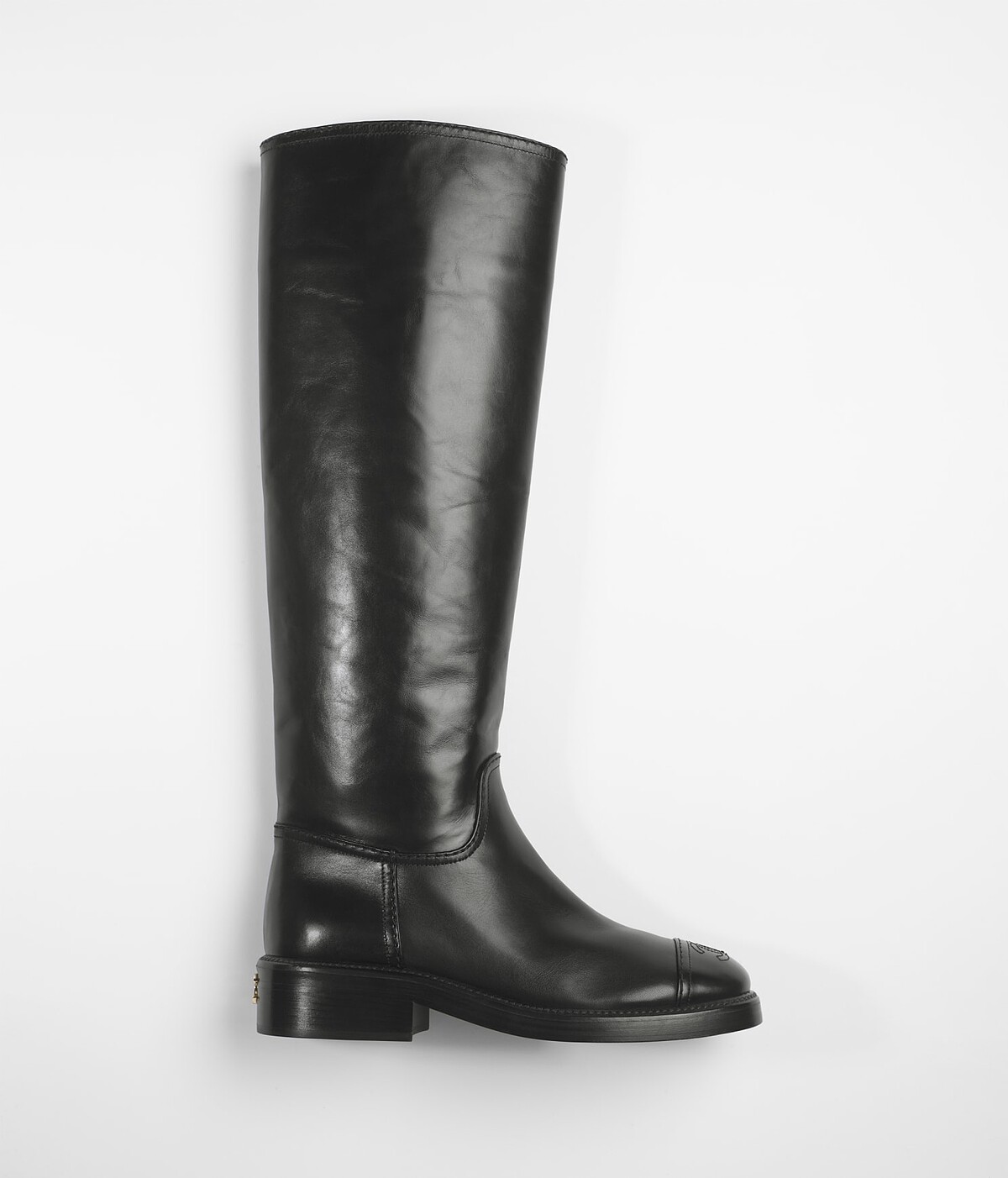 Chanel雙C Logo皮革長靴，NT63,800