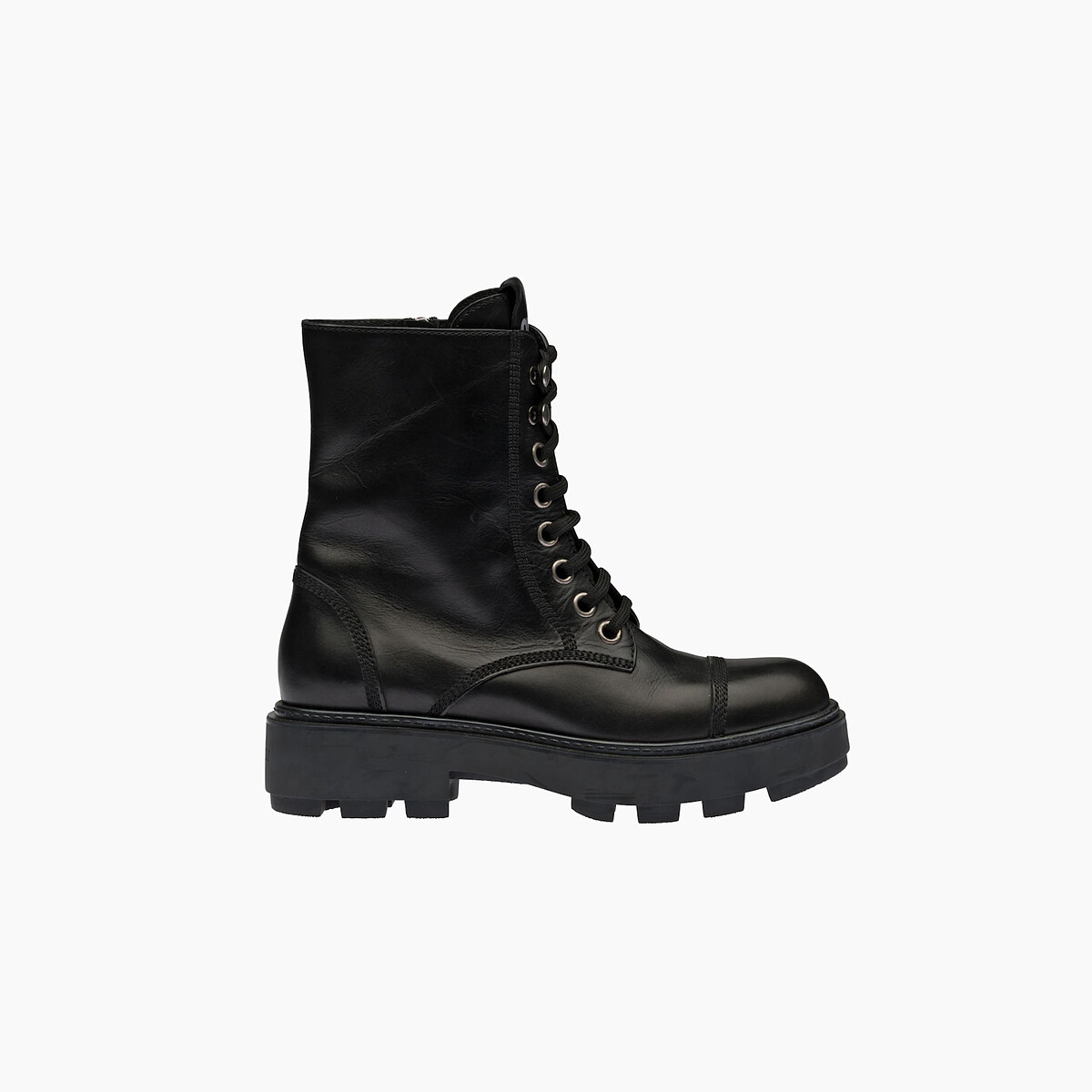 Miu Miu綁帶短靴，NT42,500