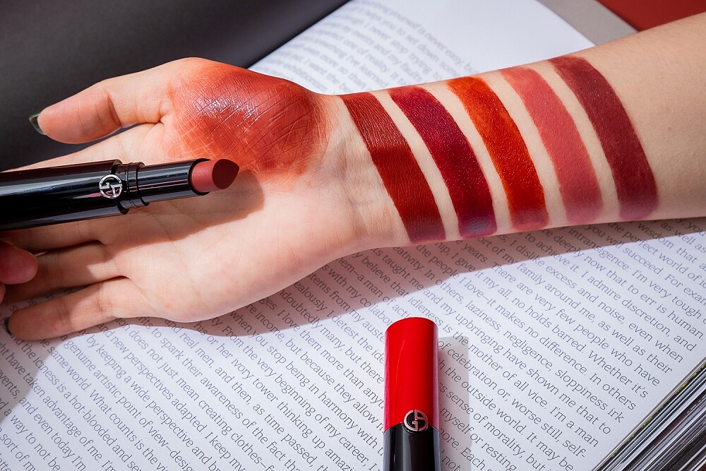 Giorgio Armani 奢華絲緞訂製唇膏明星色號(左至右)#201、#202、#404、#405、#503、#504。