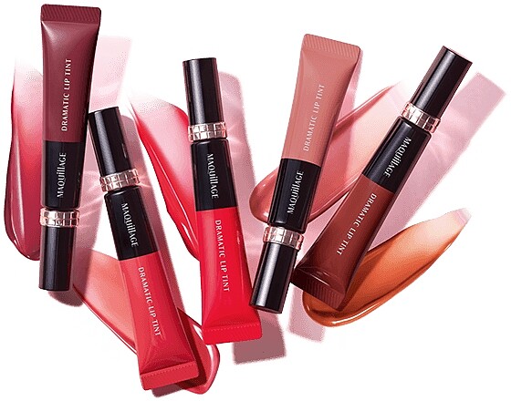 MAQuillAGE心機彩粧心機星魅柔光嫩唇釉，強調柔光、水潤、不沾染，摘下口罩依然唇妝定格。