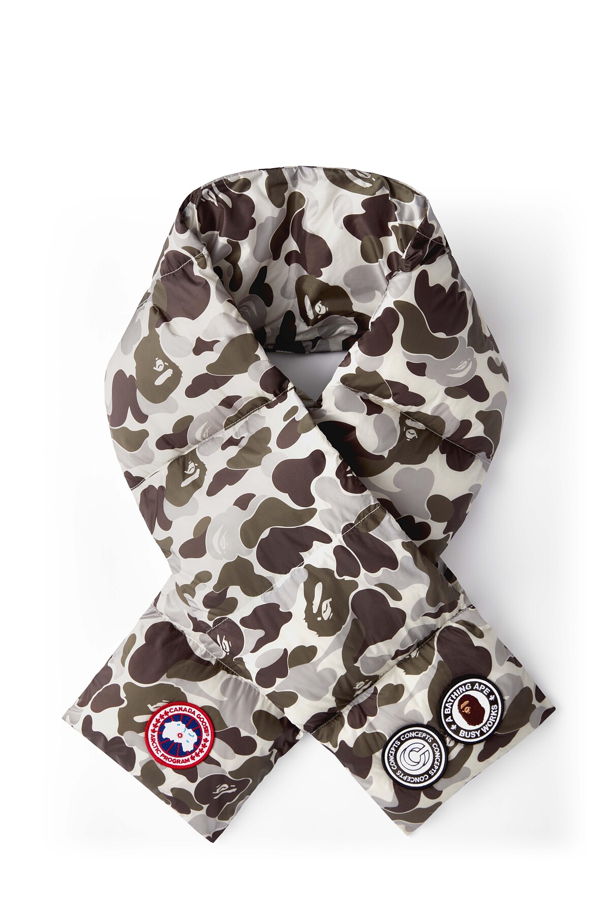 Canada Goose x BAPE&reg; 羽絨圍巾，NT9,300。