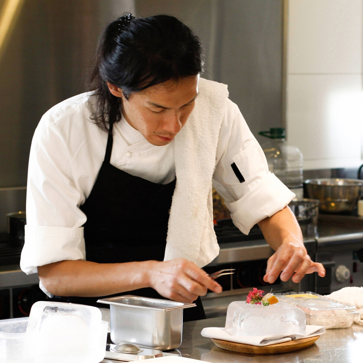 主廚何以廷(Tim Ho)長年旅居海外,無論個人經歷、人生體驗都相當獨特。