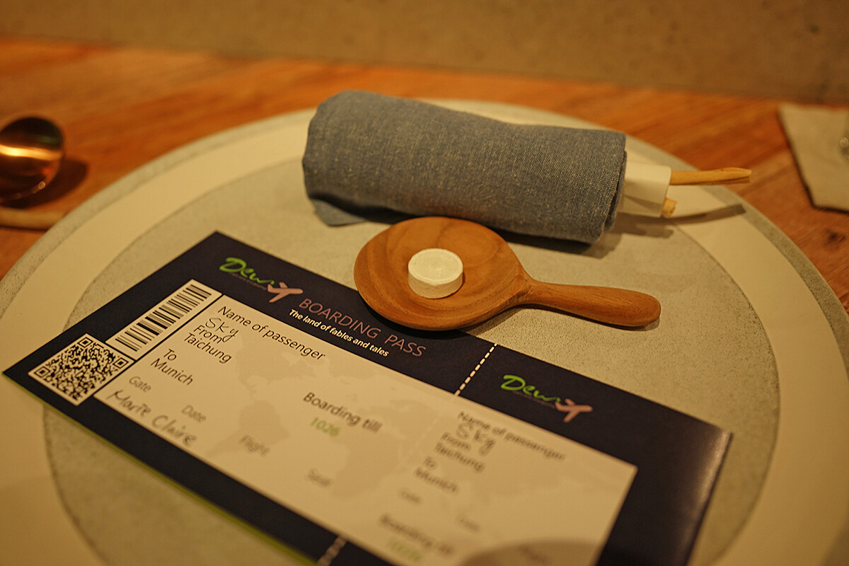 菜單以機票的形式設計。