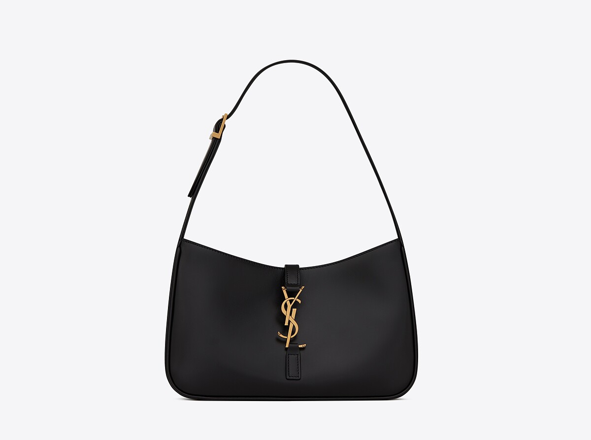 LE 5 &Agrave; 7黑色小牛皮復古腋下包，NT62,350