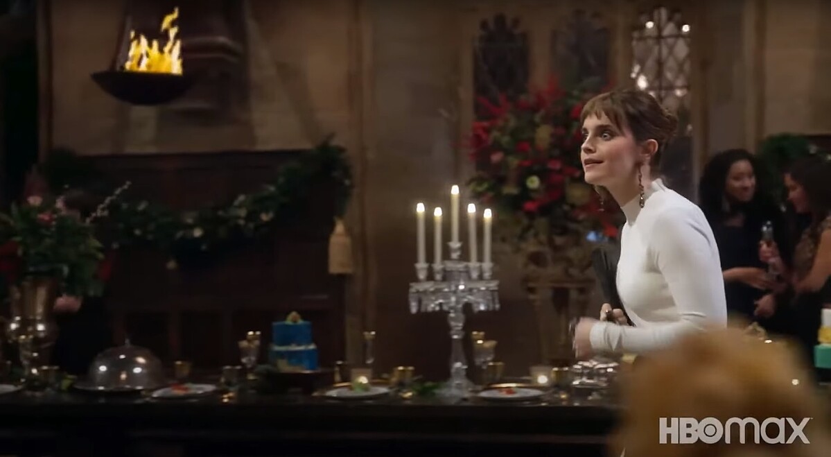 ▲▼艾瑪華森見到湯姆費頓超驚喜，兩人上前擁抱。（圖／翻攝自哈利波特仙境 YouTube頻道）