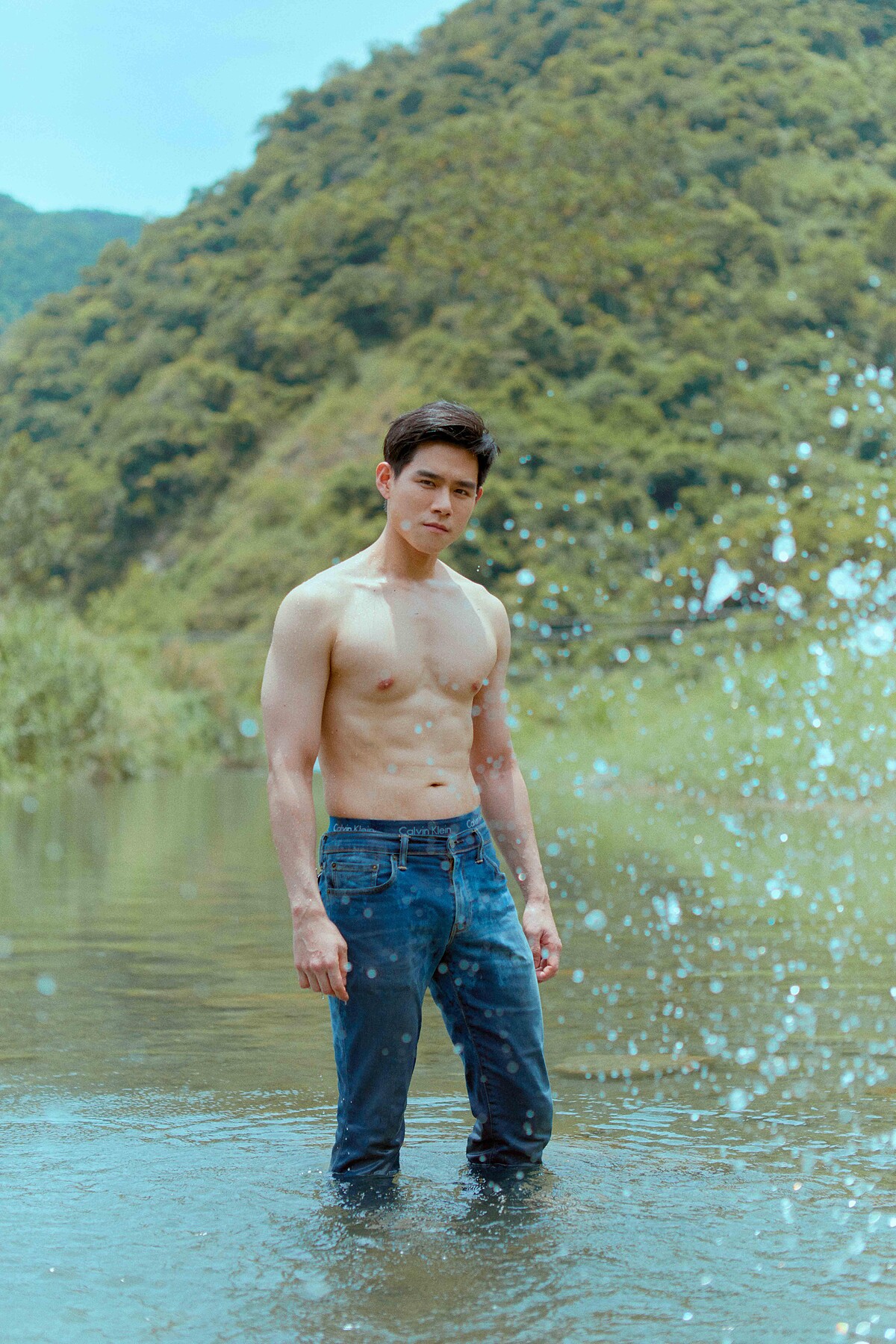 《微波爐男孩的假期》李齊不吝展現健身有成的胸肌