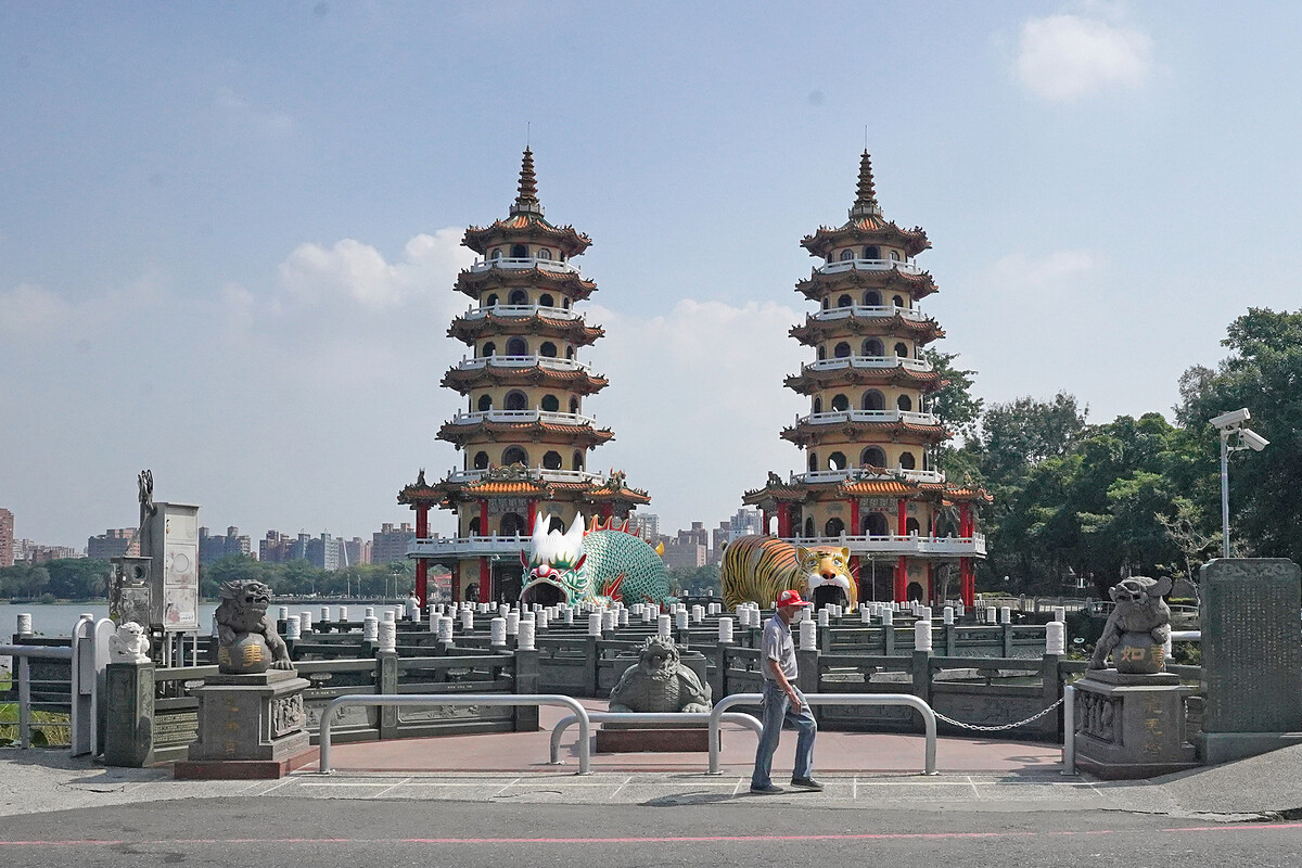 左營知名景點龍虎塔。