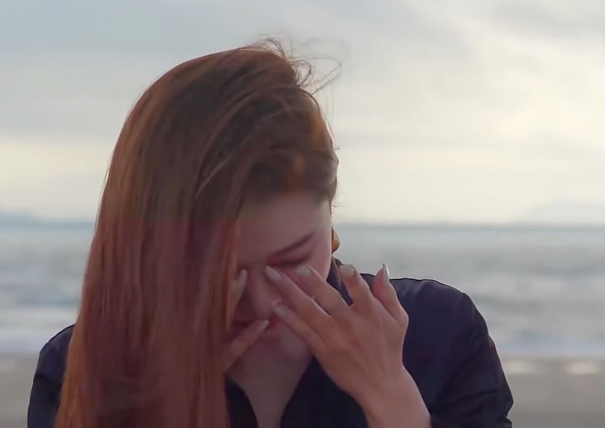 宋智雅在採訪時哭泣