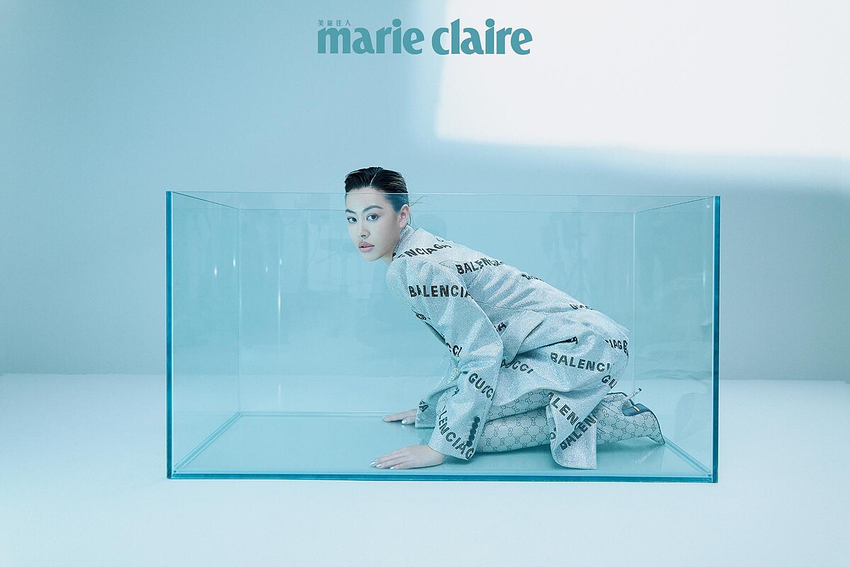 多色亮片刺繡羊毛排扣夾克、亮片刺繡羊毛真絲裙、水鑽刺繡彈力長靴褲，all by Gucci。