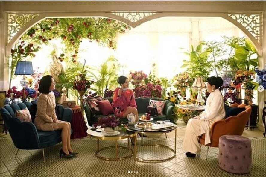 執政黨秘書長、安企部部長、安企部調查局組長的三位夫人,將女人之間的心機鬥爭詮釋得淋漓盡致,完全不輸《天空之城》裡精英媽媽過招的精彩度!