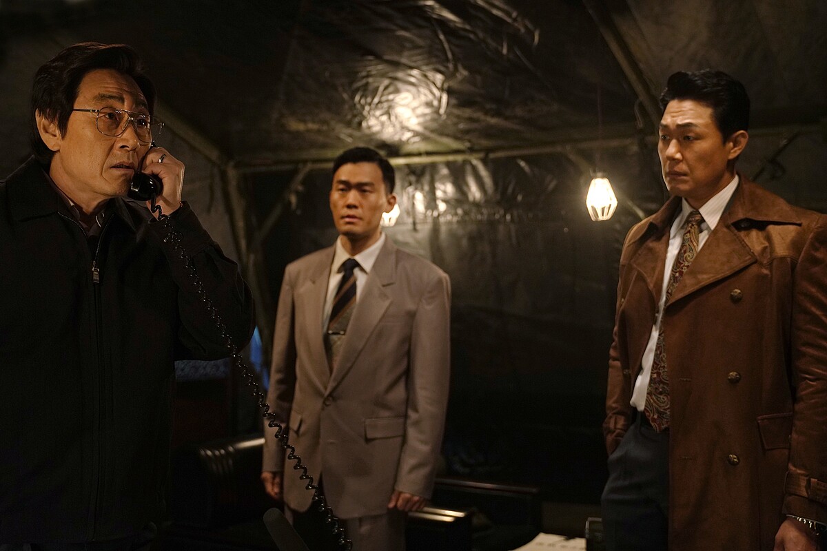 飾演執政黨秘書長的朴誠雄、安企部部長許峻豪、安企部調查局組長張勝祖彼此在政治上的角力,也是讓人越看越有滋味的情節設定。