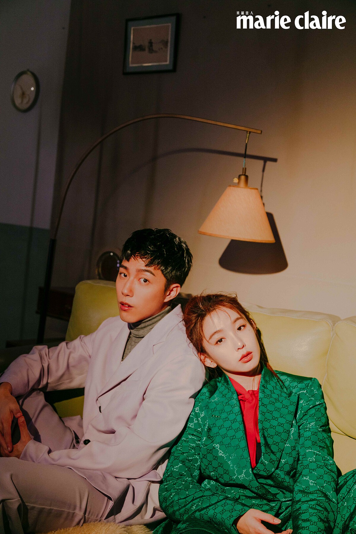 郭書瑤：綠色印花西裝外套、綠色印花西裝長褲、紅色綁帶襯衫，all by Gucci。蔡凡熙：紫色西裝外套，MSGM；灰色高領上衣，Prada；珍珠項鍊，HANKAO。