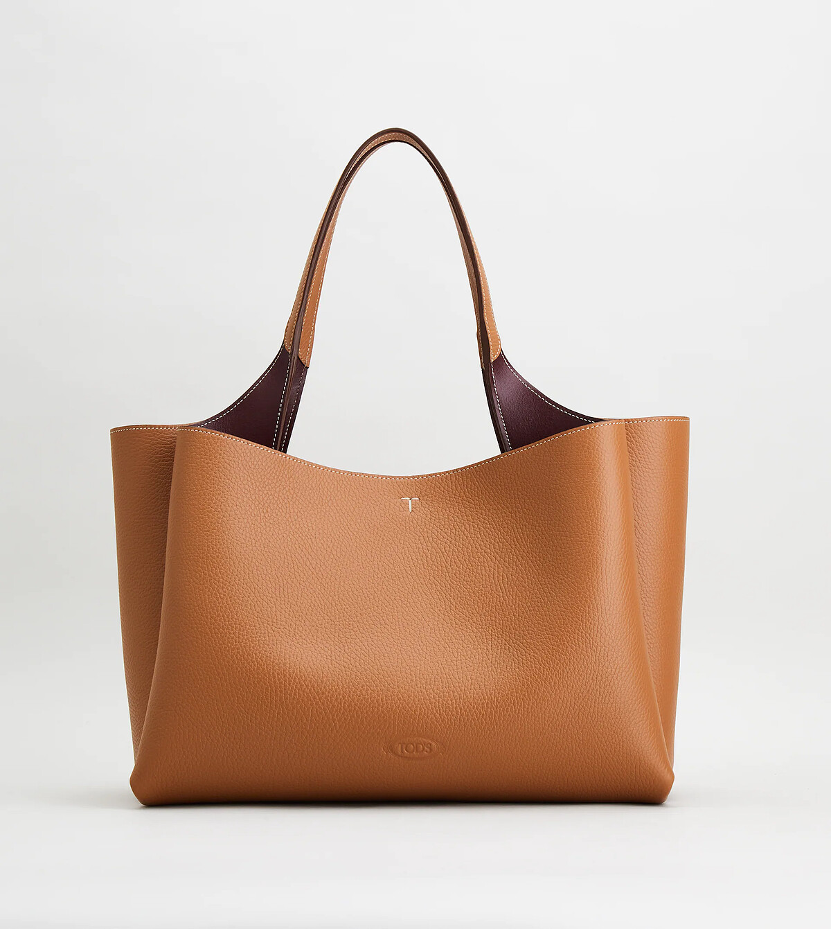 TOD'S 手提肩背兩用包，NT47,700。