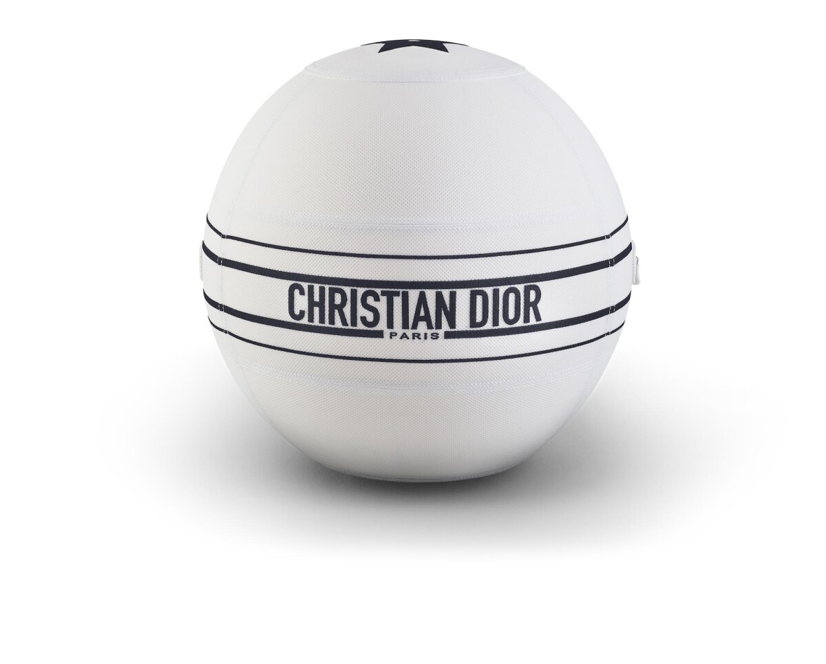 Dior and Technogym 瑜珈球，NT$42,000