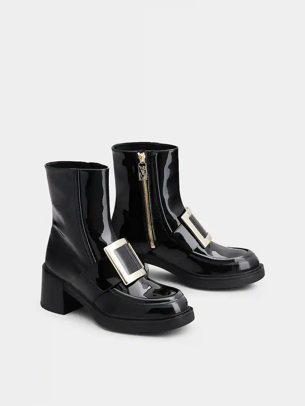 Viv Rangers漆亮皮黑色方扣跟靴，NT75,200