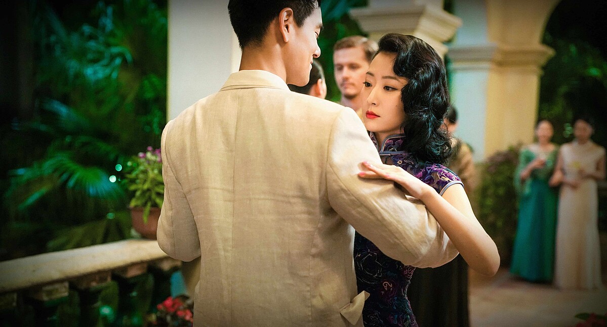 彭于晏和父親的姨太太共舞