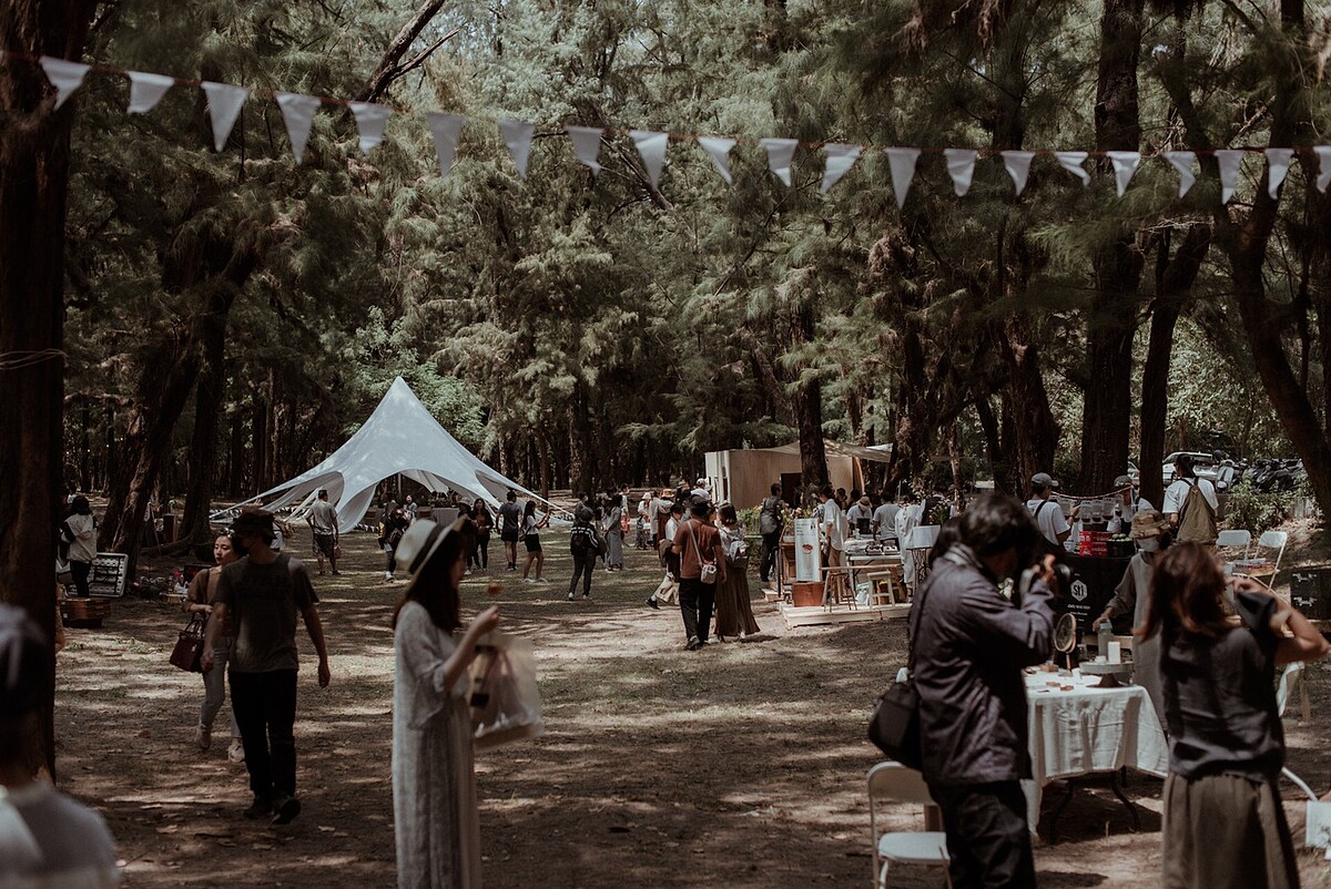 由「草木」擔任總策畫的 2021台南漁光島「草木森花之市」市集。