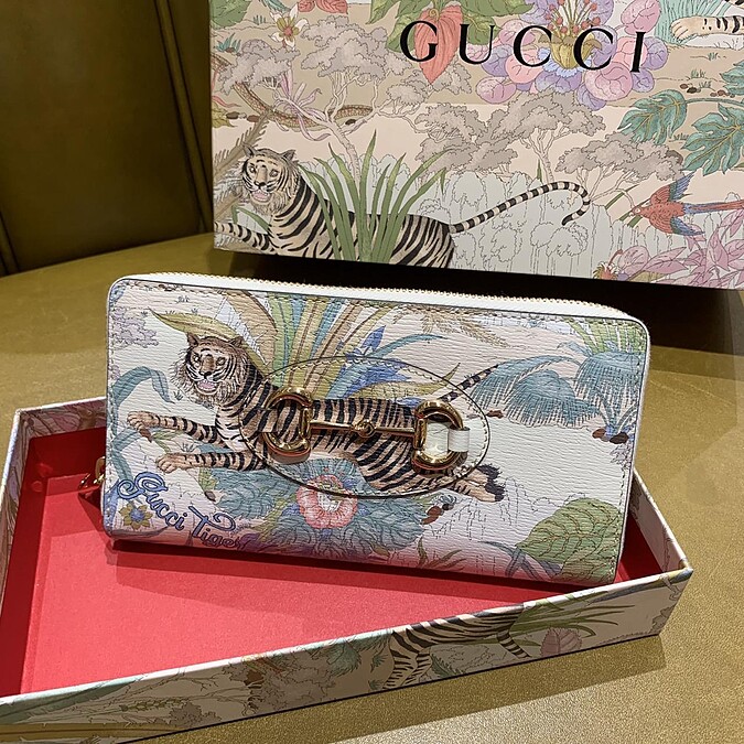 虎年主題印花馬銜鍊錢包，NT28,300