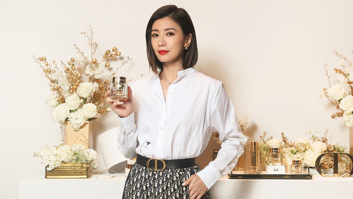 賈靜雯：「保養肌膚其實很簡單，我喜歡做瑜珈，收操的那刻流汗了，膚況變好，身心靈也跟著舒暢了！」