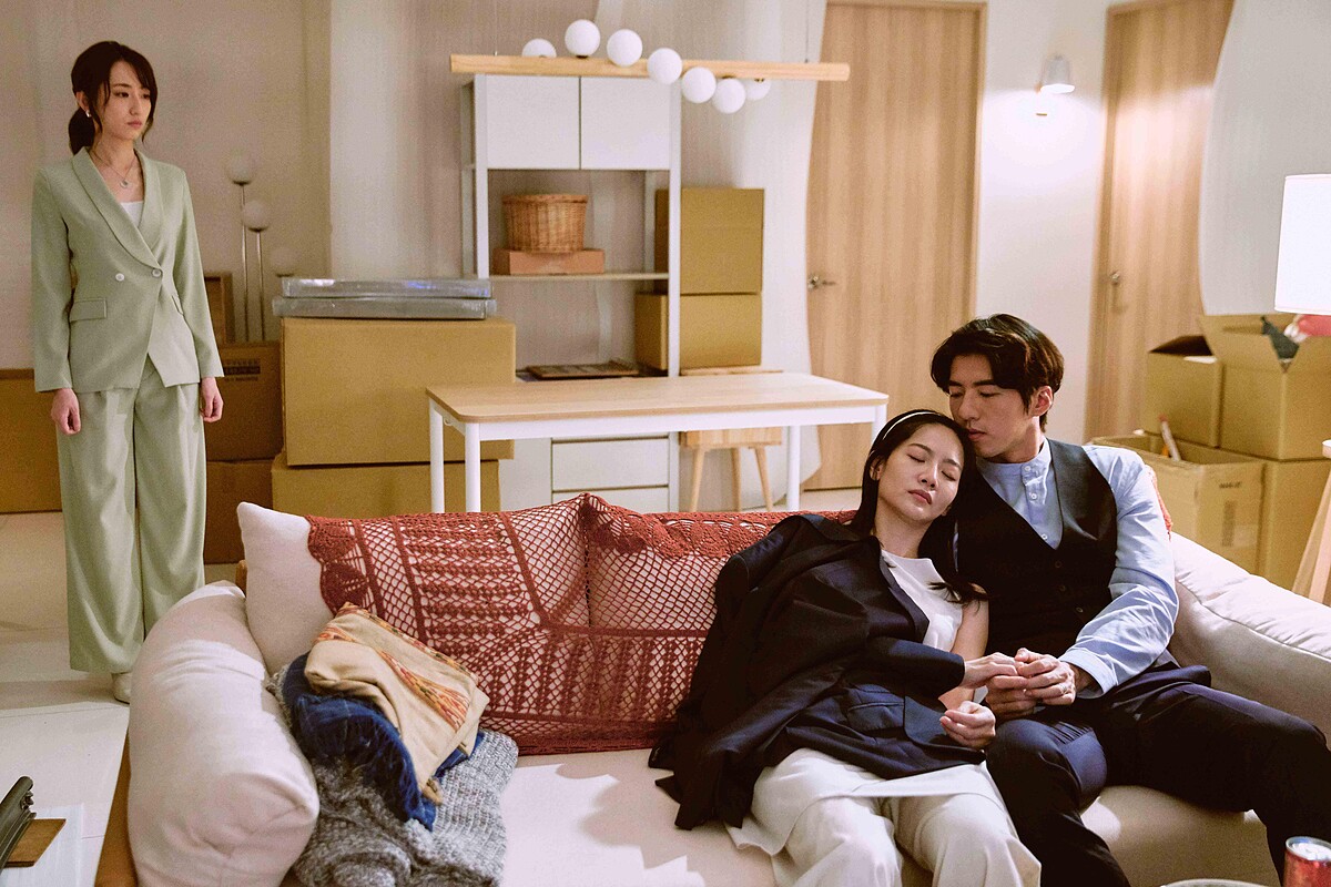 《無神之地不下雨》「雲之神」柯佳嬿（左）在「代行者」傅孟柏（右）的心中看見他和「謝天娣」曾之喬（中）相處的畫面