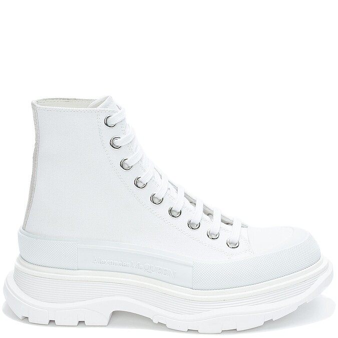 Alexander McQueen 高筒厚底鞋，NT25,100。