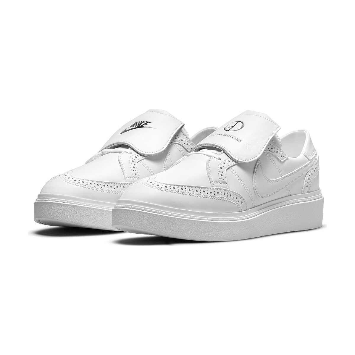 Nike x G-Dragon 雕花厚底白鞋，價格店洽。