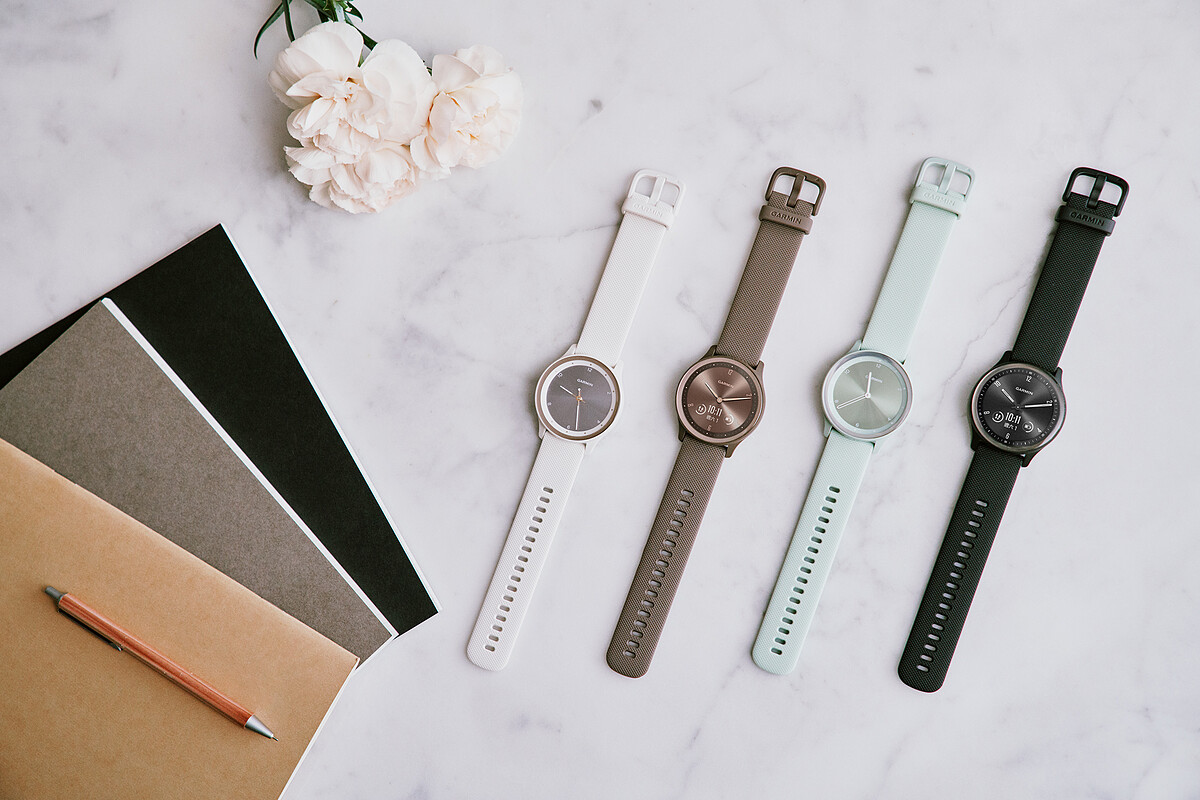 Garmin vívomove Sport指針智慧腕錶,搭上2022春夏流行色 : 羅勒綠(鄉村綠)、白雪公主(靈魂白) 、可可摩卡(古典棕) 及爵士黑等經典4色,各NT5,990。