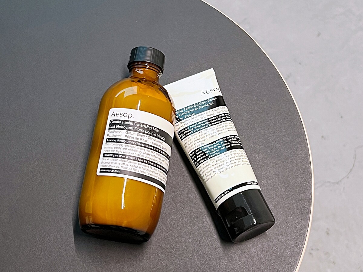 (右)Aesop純淨滋潤去角質霜75ml，NT1,550