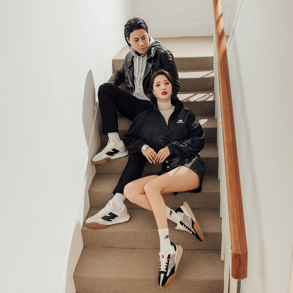 LOGO黑色開領上衣($2,280)、UXC72SD(左) $3,480、UXC72EC(右) $3,480