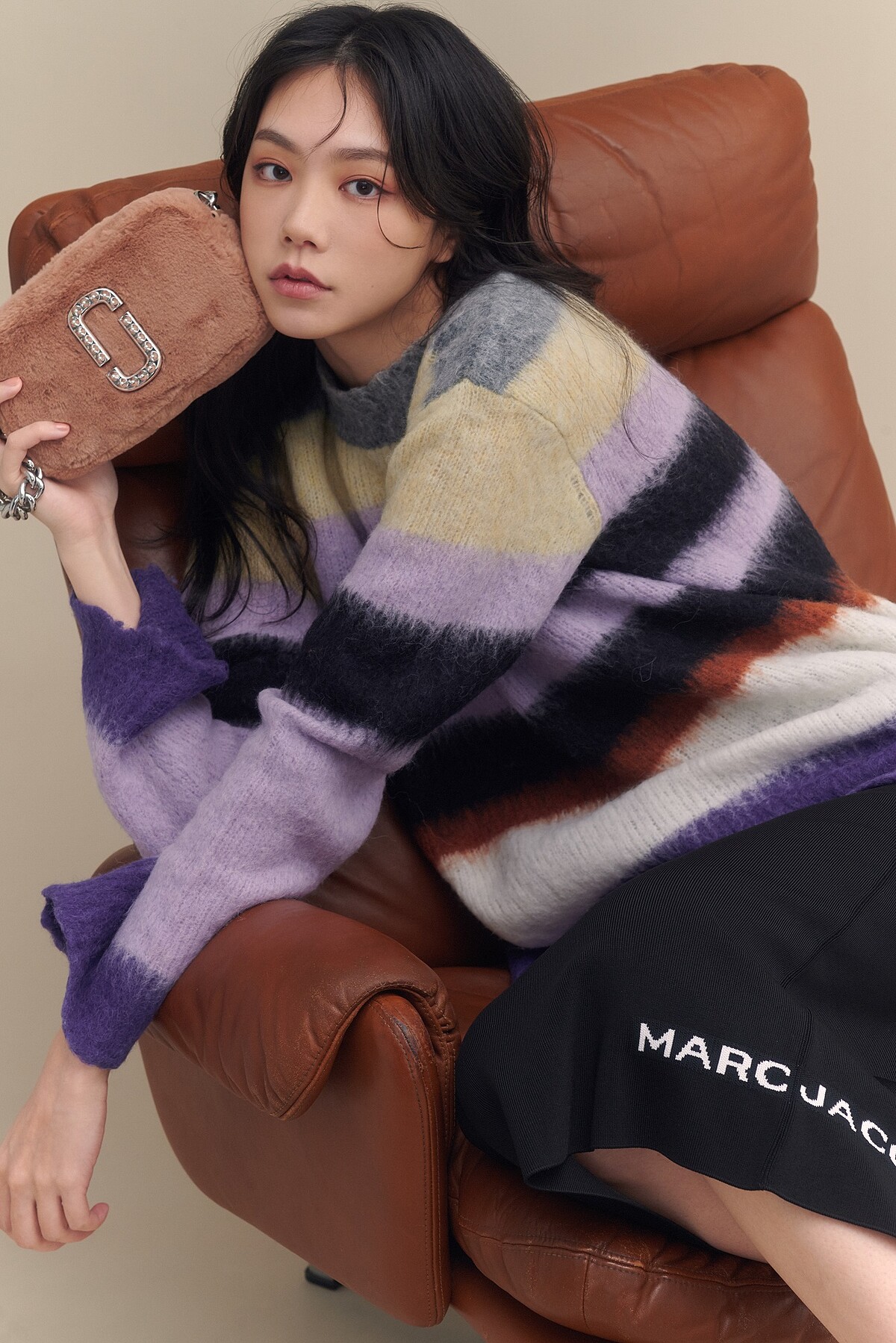 Marc Jacobs 乾燥玫瑰粉絨毛版Snapshot相機包,NT17,900
