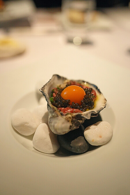 黃瓜條生牛肉塔塔｜法國奧塞嘉魚子醬｜法國大衛赫夫甜生蠔。