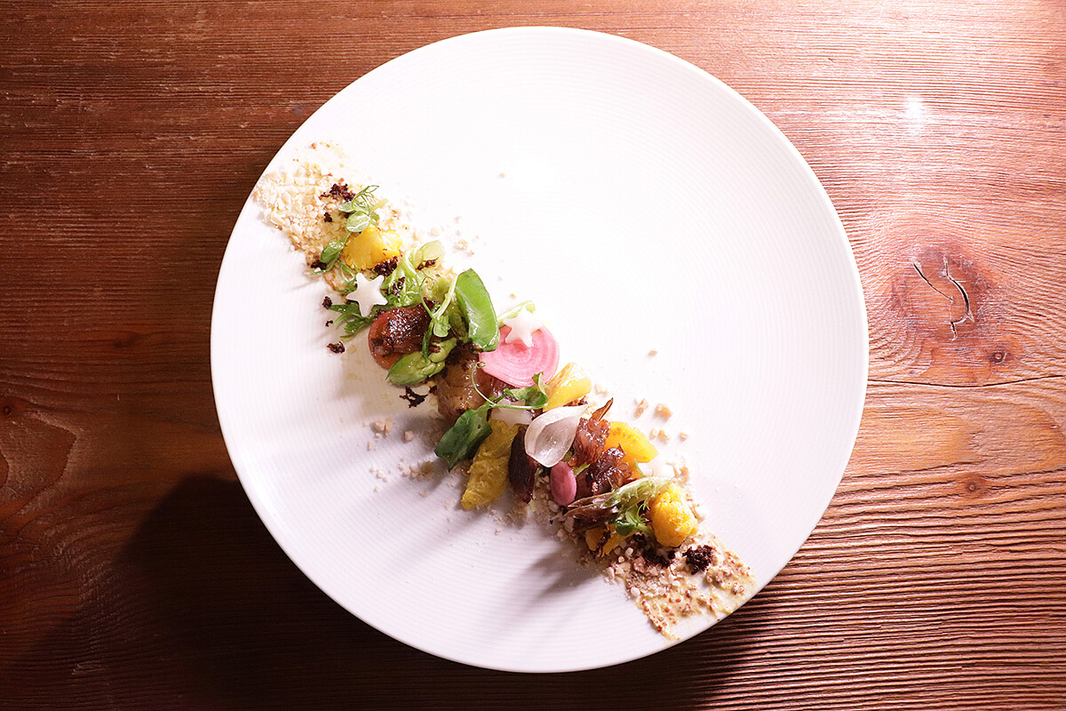 鹽漬和牛胸腹培根｜和牛油封蔬菜｜和牛肉燥｜Marcona 去皮杏仁粒。