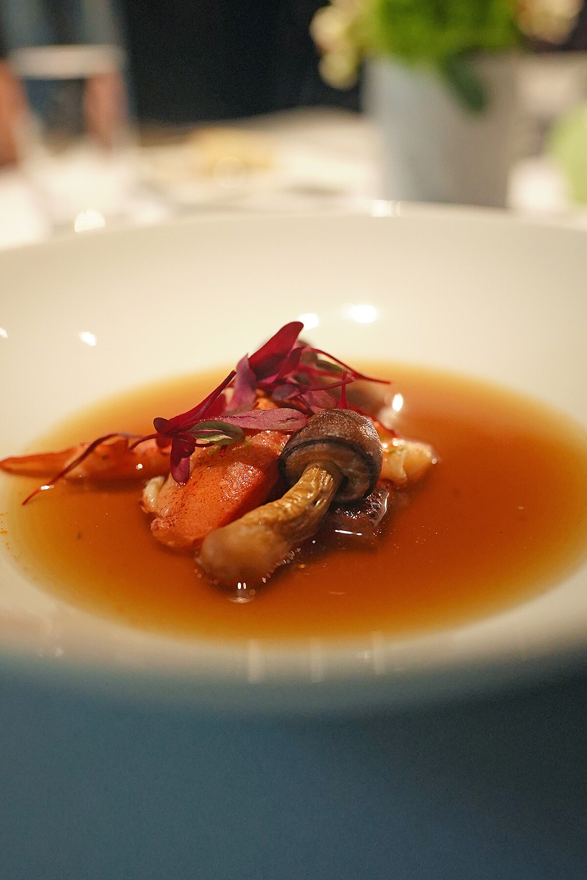 ​​櫻花木煙燻菲力｜加拿大龍蝦｜蘭姆酒和牛澄清湯。