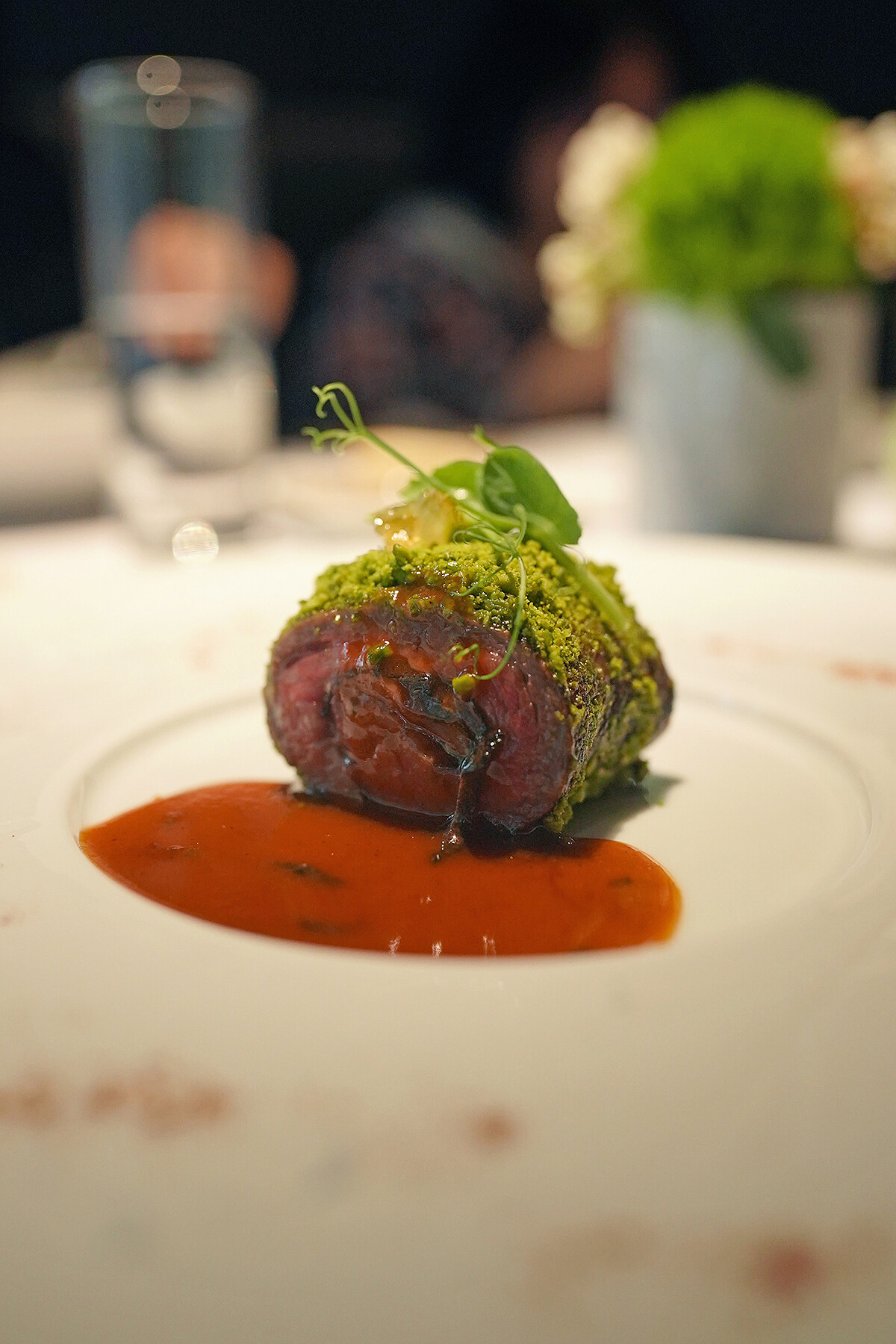 鹽麴漬和牛臀肉心｜義大利冬季黑松露｜開心果。