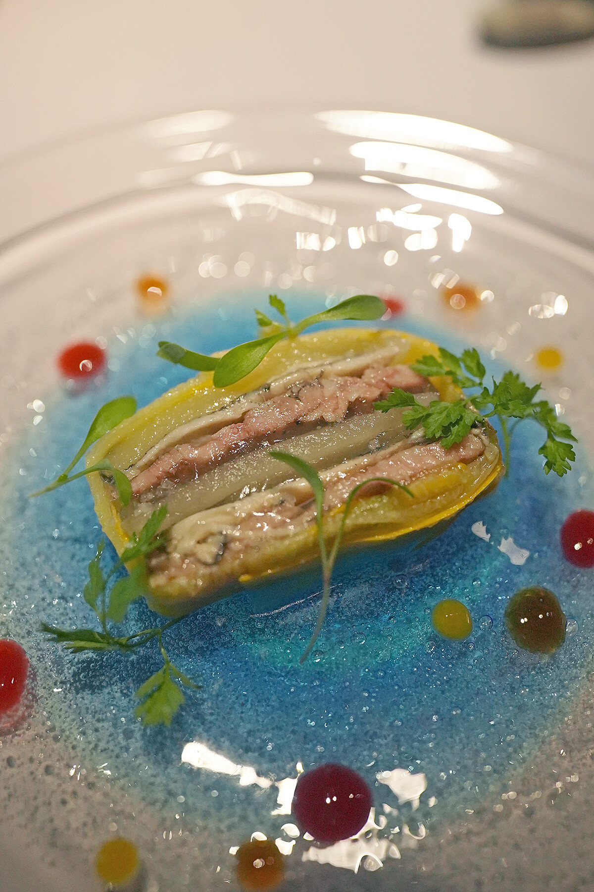 盤飾顏色十分繽紛多彩。