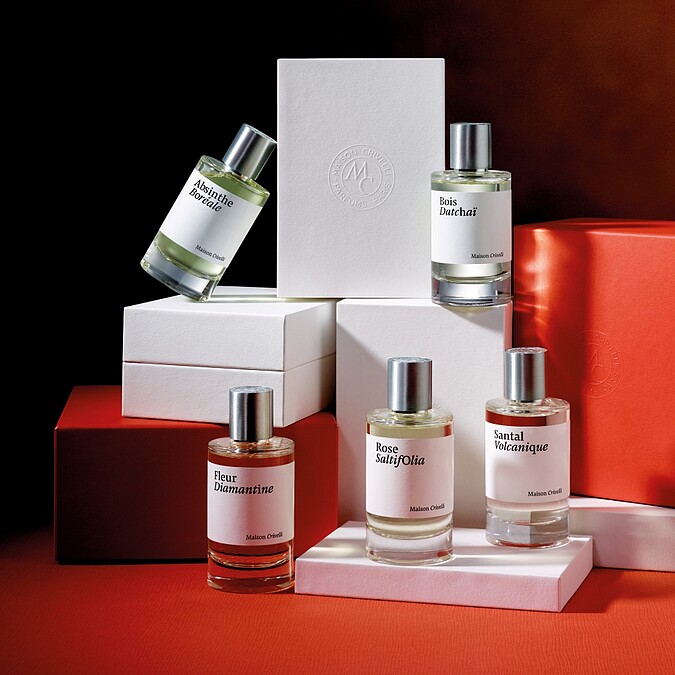Maison Crivelli香水瓶身與外盒。