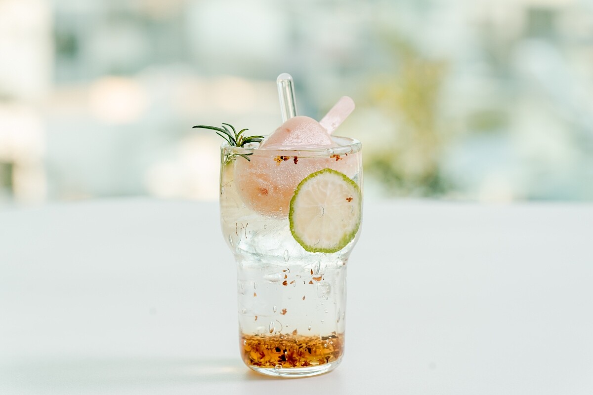 與蜷尾家合作之接骨木蘋果冰棒 蜜檸桂花氣泡飲。