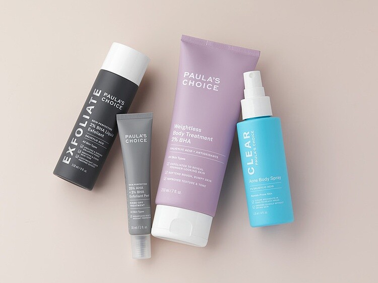 (左起)寶拉珍選2%水楊酸精華液、25%果酸+2%水楊酸煥膚面膜、2%水楊酸身體乳、淨無痘2%水楊酸美體噴露。