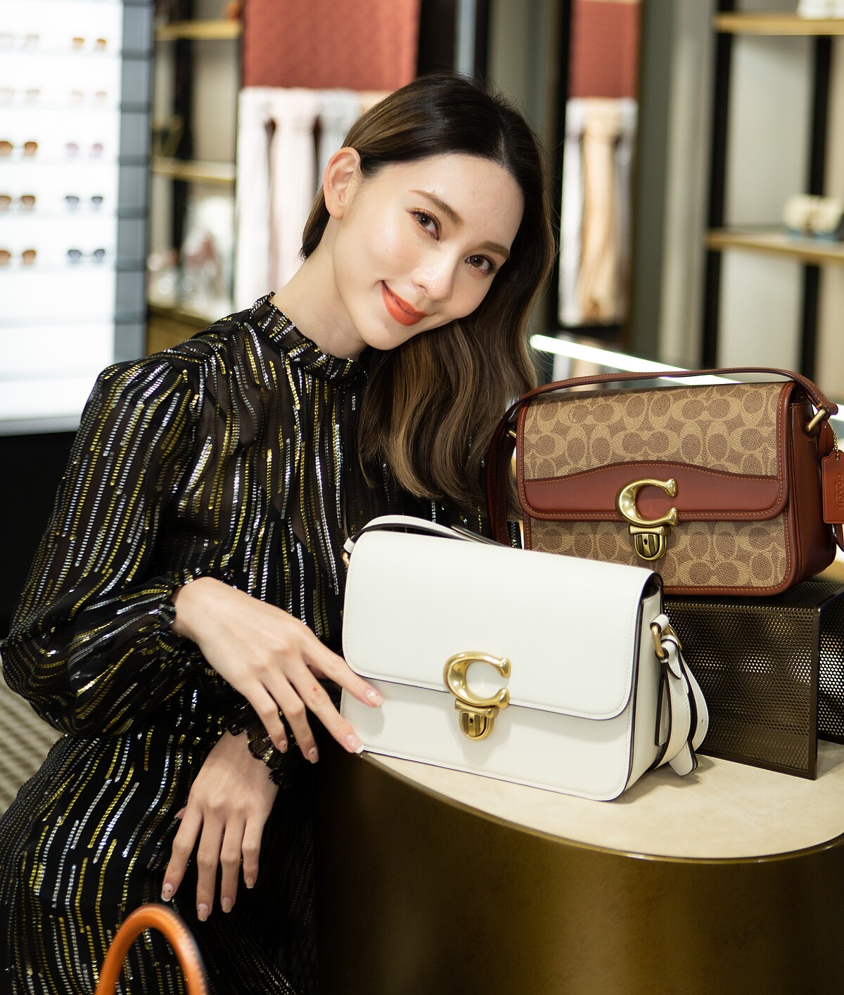 COACH STUDIO肩揹手袋，推薦價NT16,800