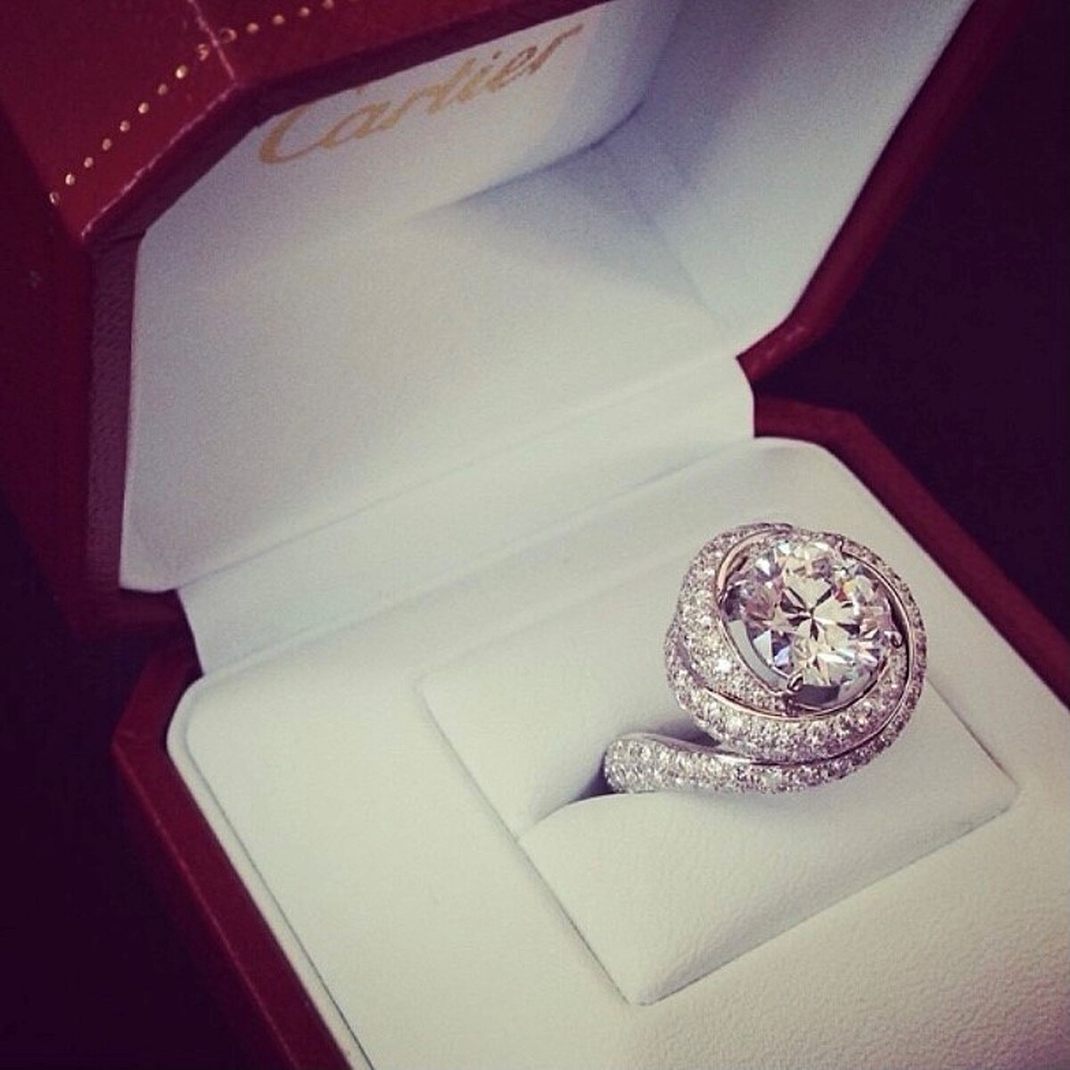 卡地亞經典鑽戒