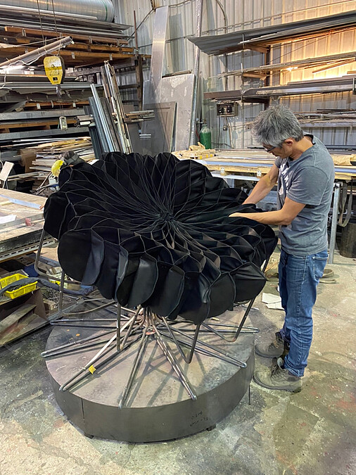 「Bloom Chair」打樣製作過程。