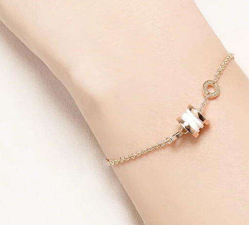 BVLGARI 寶格麗 B.zero1玫瑰金鑲嵌陶瓷手鍊，售價NT$53,800