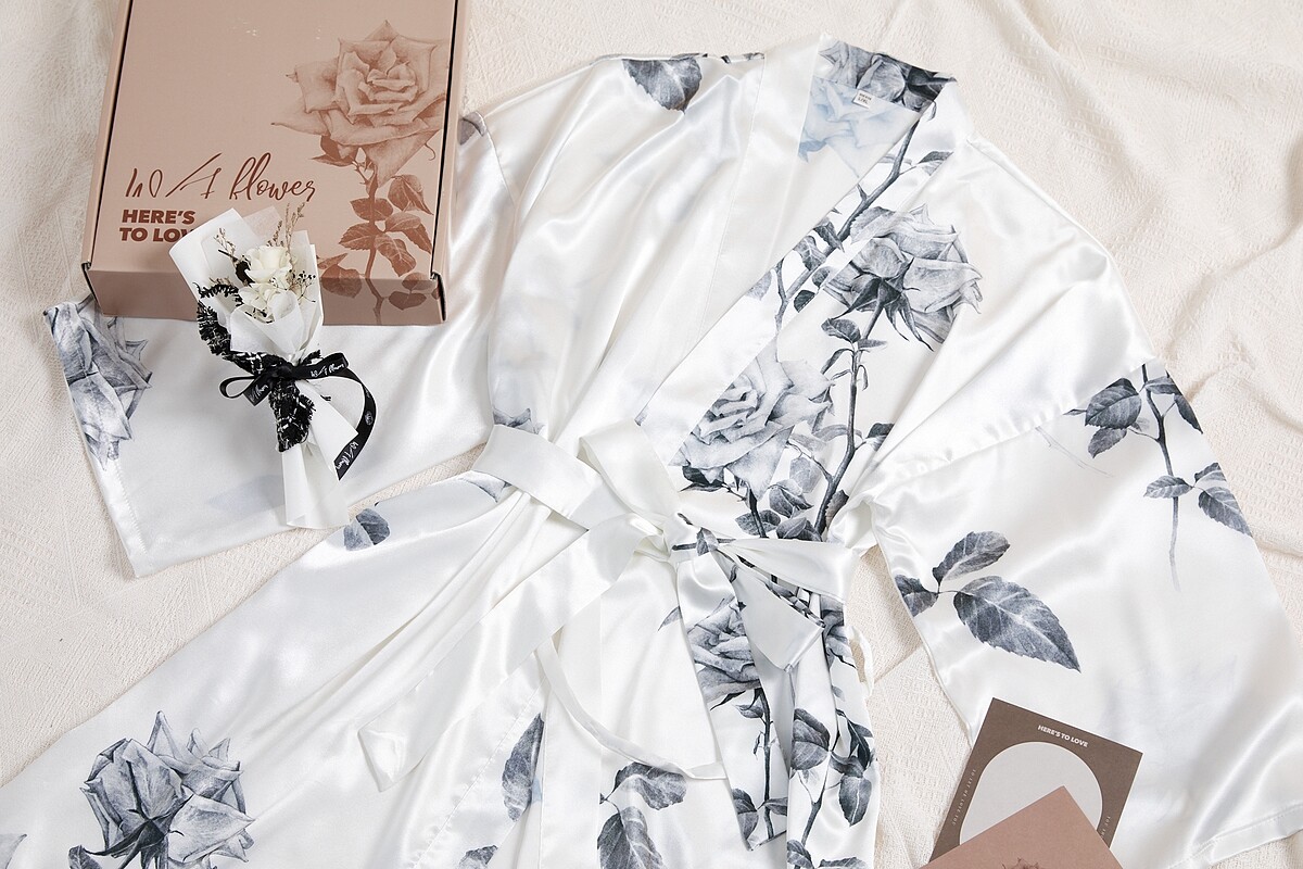 Here&rsquo;s To Love X 浪花花藝情人節聯名睡袍，NT2,080
