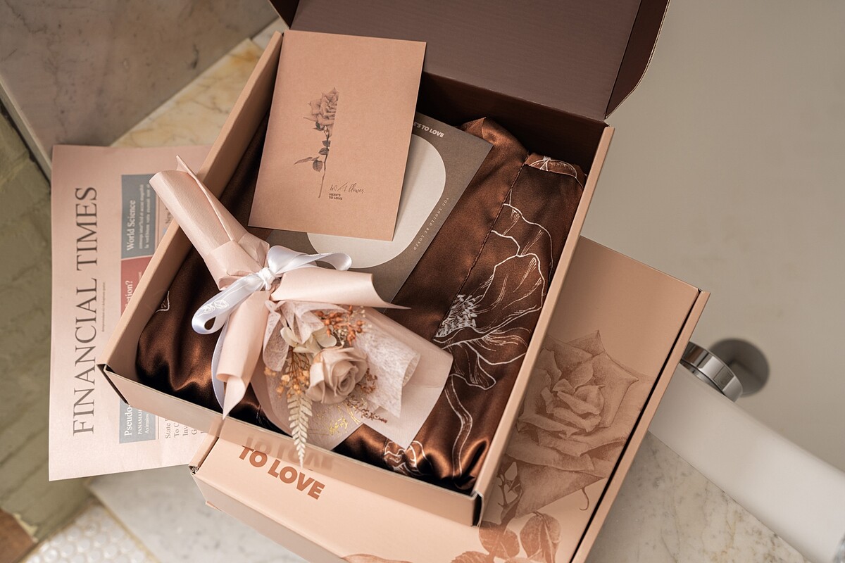 Here&rsquo;s To Love X 浪花花藝情人節聯名睡袍˙永生花禮盒NT2,580