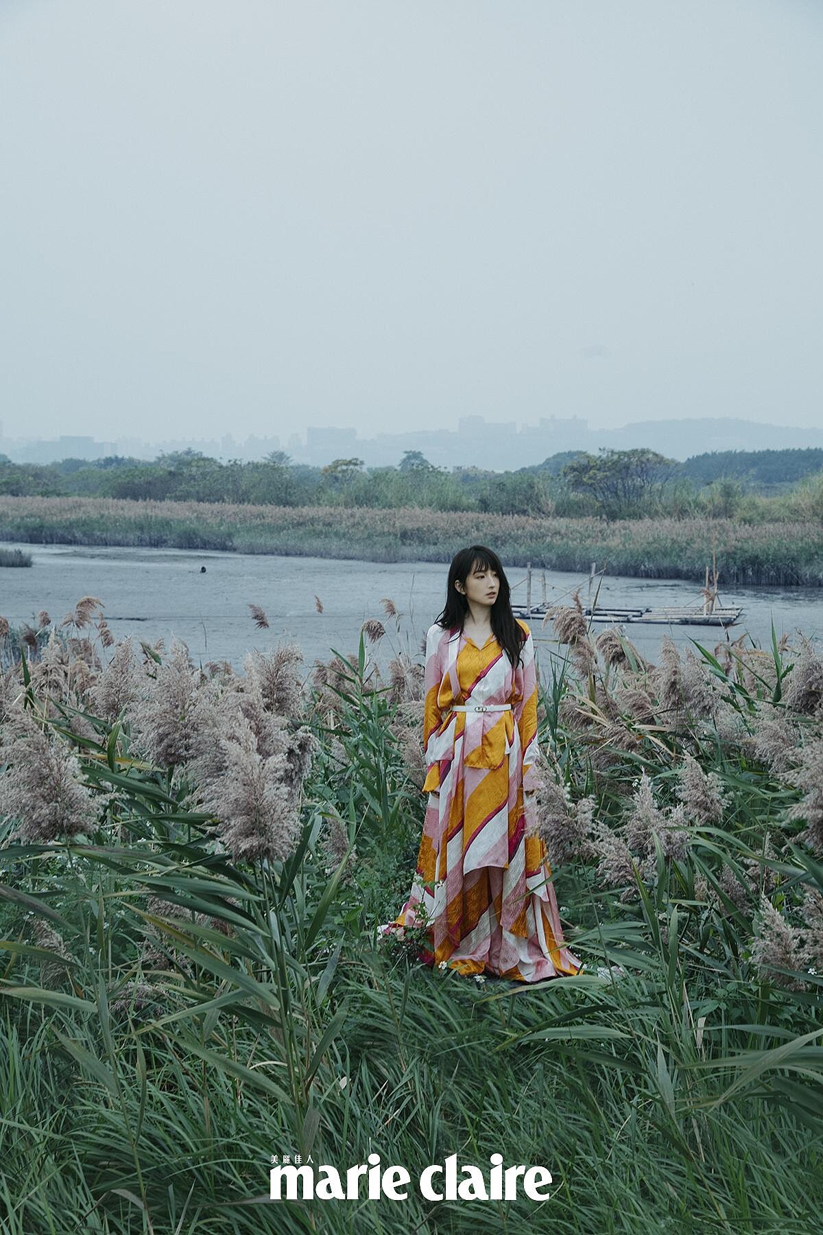 多彩圖騰層次感上衣、褲裙、腰帶，all by Fendi。