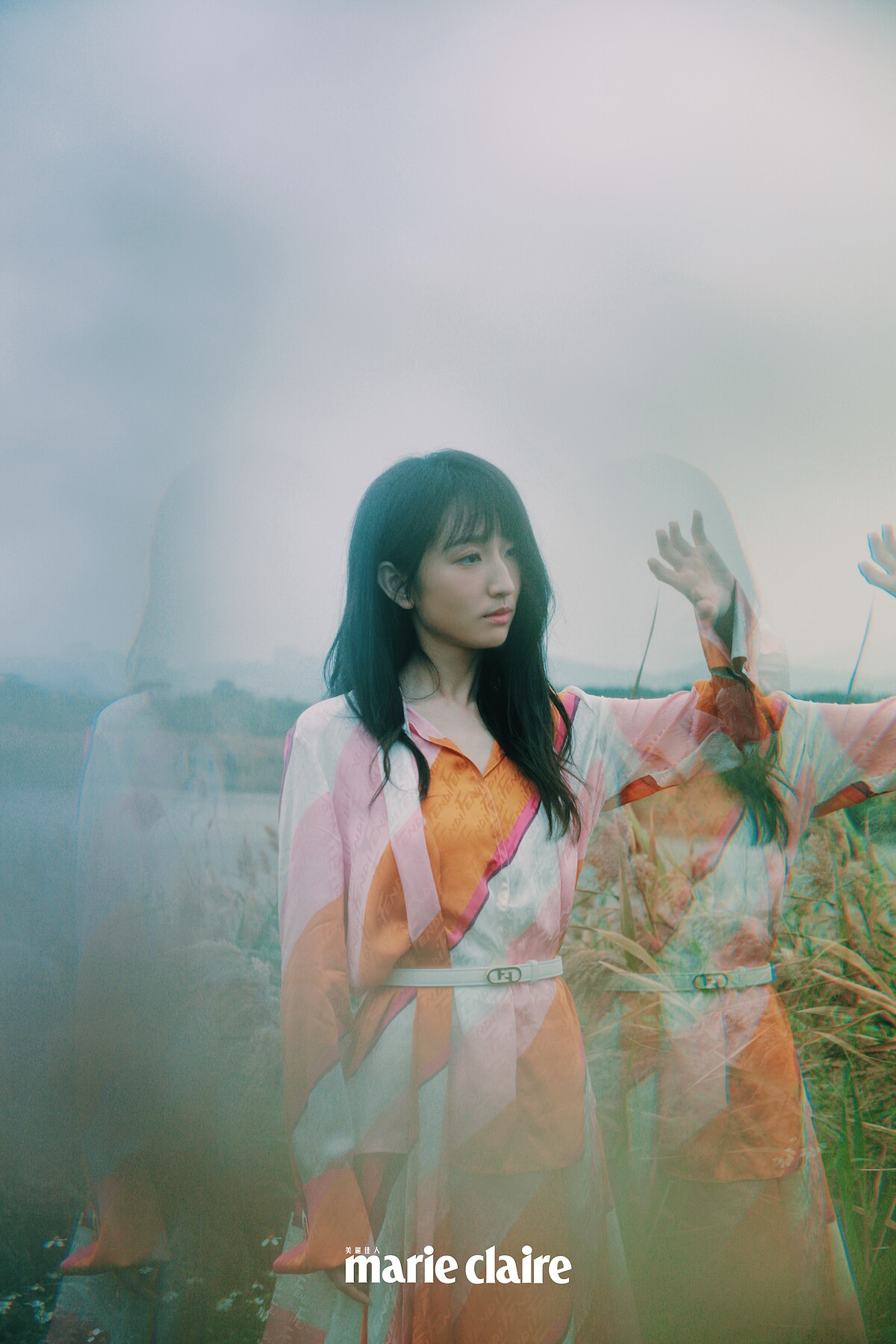 多彩圖騰層次感上衣、褲裙、腰帶，all by Fendi。