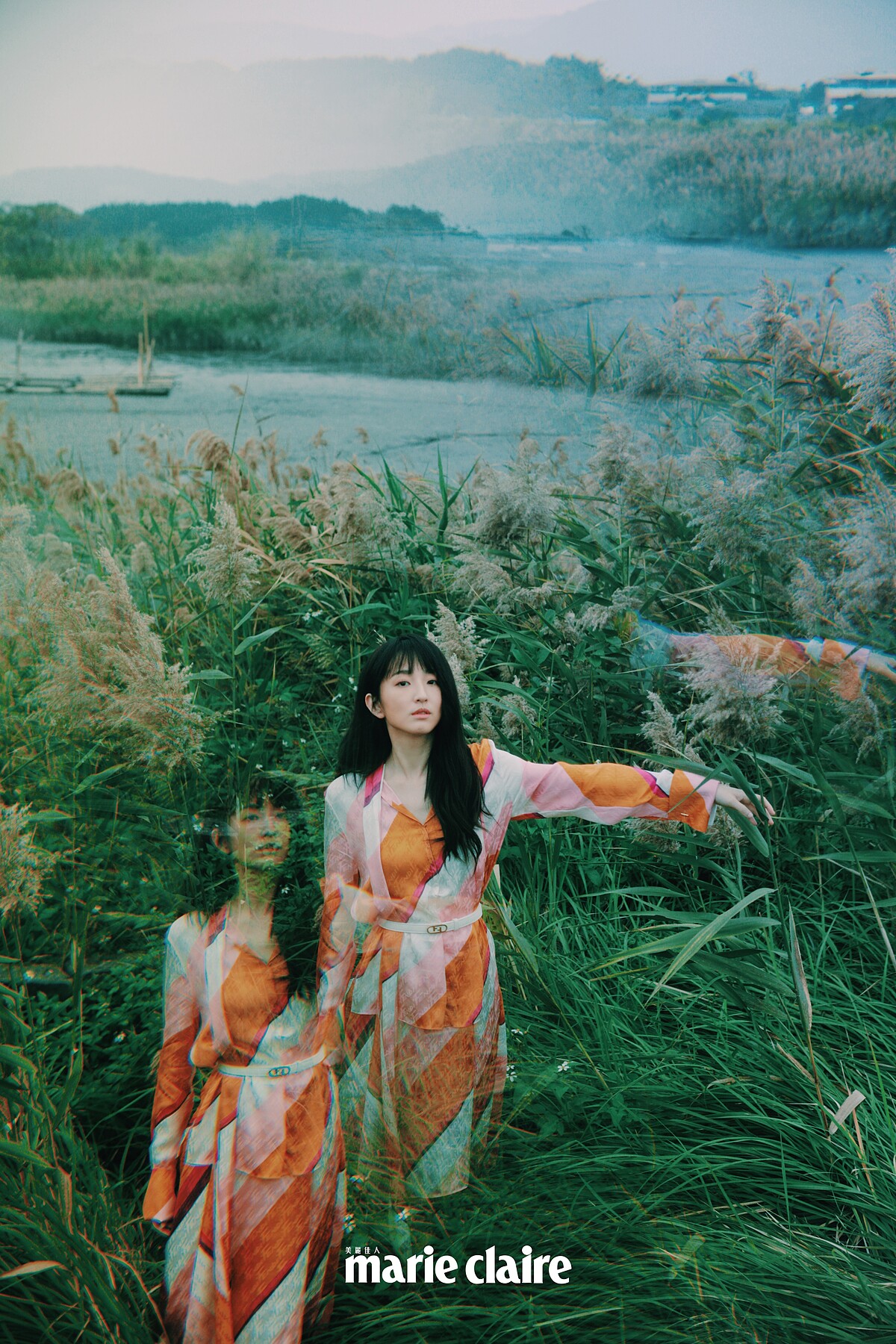 多彩圖騰層次感上衣、褲裙、腰帶，all by Fendi。