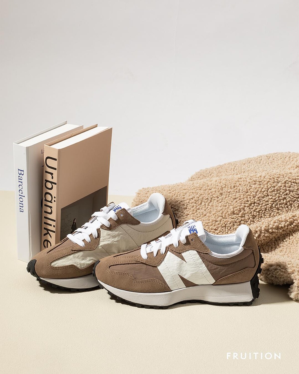 New Balance 327，NT2,980