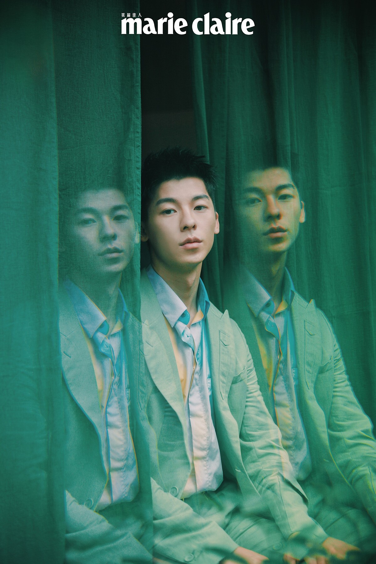 渲染造型襯衫、青綠色西裝外套、青綠色西裝褲、皮革腰帶，all by Fendi。